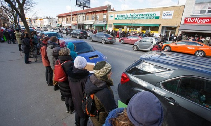 Canadians form `rings of peace` around mosques after Quebec shooting 